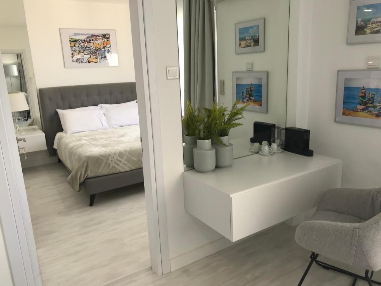 Sea View Holiday Apartment Ларнака Экстерьер фото